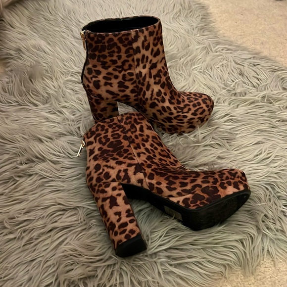 Leopard print heeled booties - Picture 2 of 6